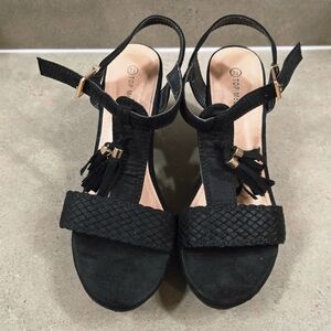TOP Moda Black Tassel Sandals